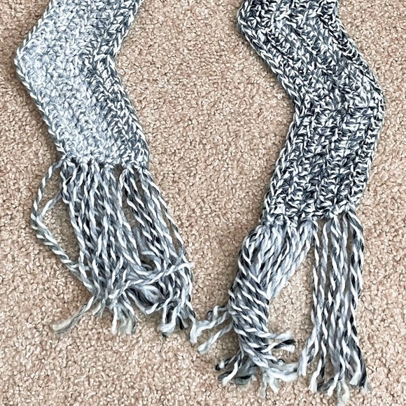 Handmade Zigzag Scarf - Picture 4 of 5